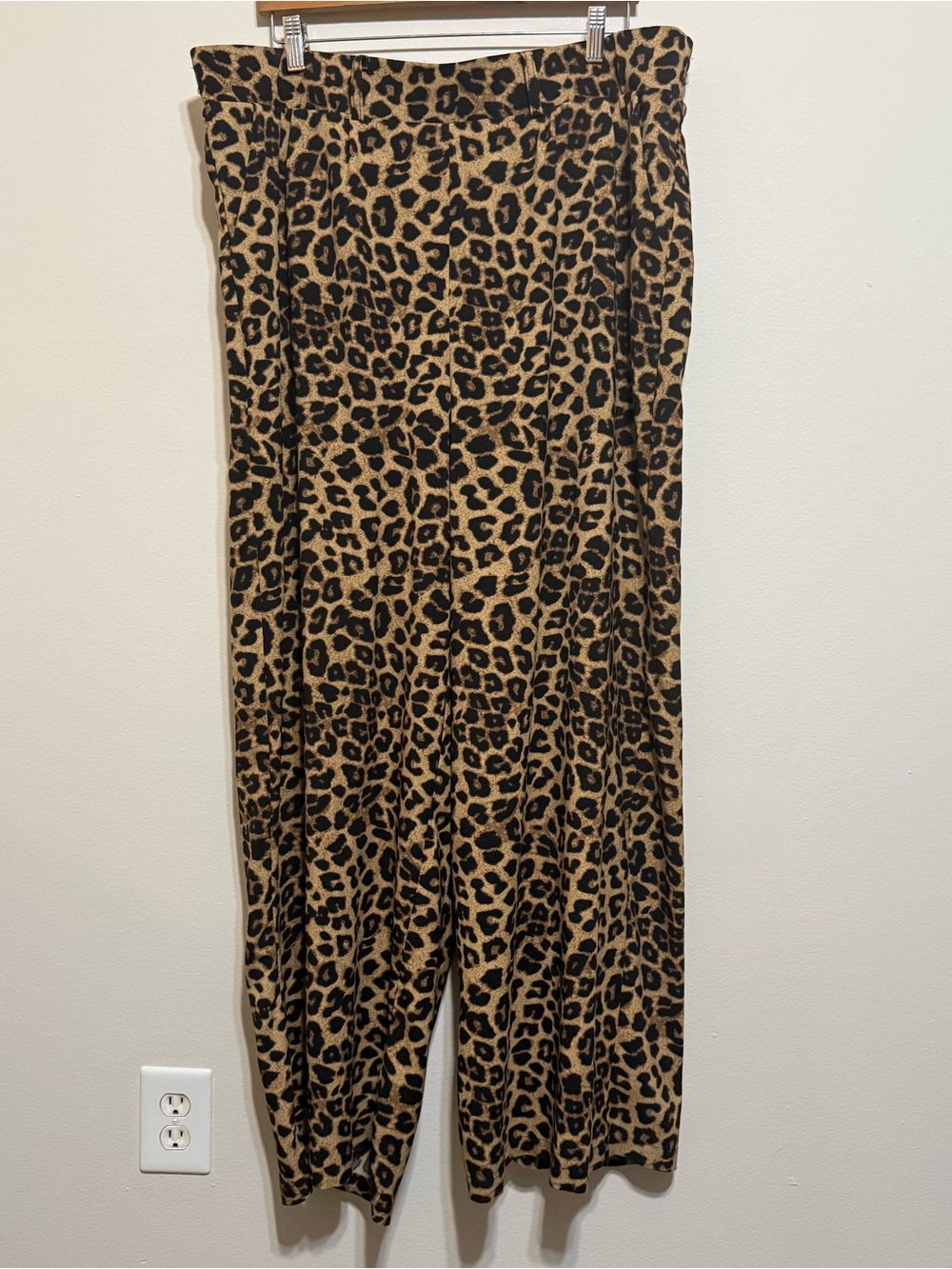 Torrid Wide Leg Flowy Palazzo Pant Cheetah Print Women 3x 22-24 stretch pant